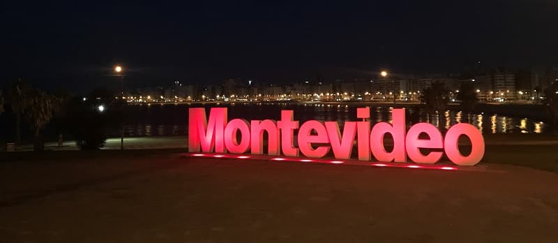 Placa de Montevidéu - Noite