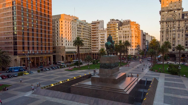 Plaza Independencia e Palácio Salvo