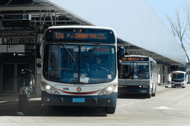 Ônibus em Montevidéu no Uruguai
