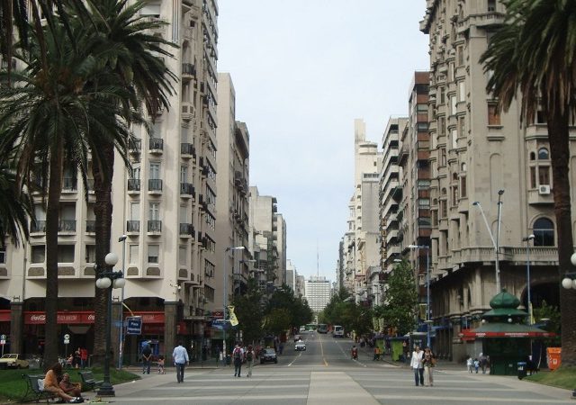 Avenida 18 de Julio em Montevidéu