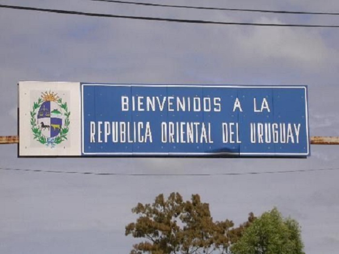 Placa de entrada no Uruguai